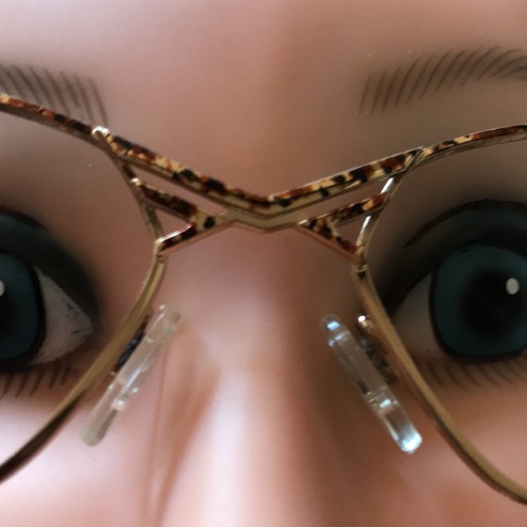 Vintage Cazal in gold with bronzy spattering. Very flattering and elegant. Deco! - Picture 4 of 8